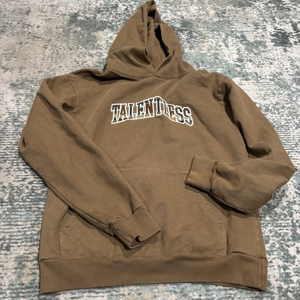 Talentless collegiate camo logo hoodie Medium